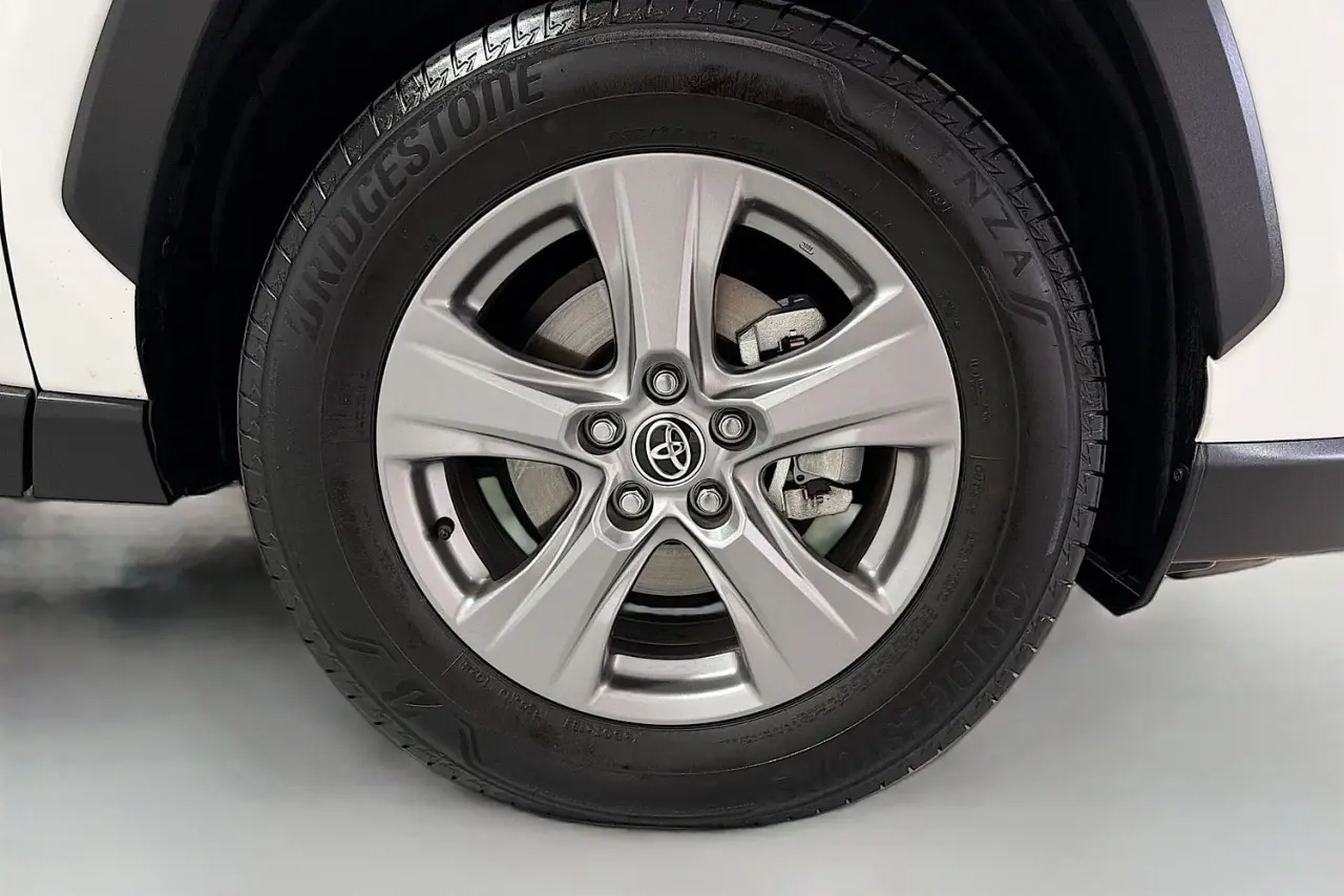 2025 Toyota RAV4 Gallery Image 28
