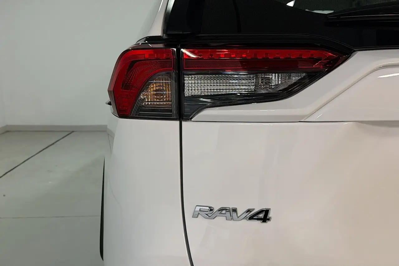 2025 Toyota RAV4 Gallery Image 8