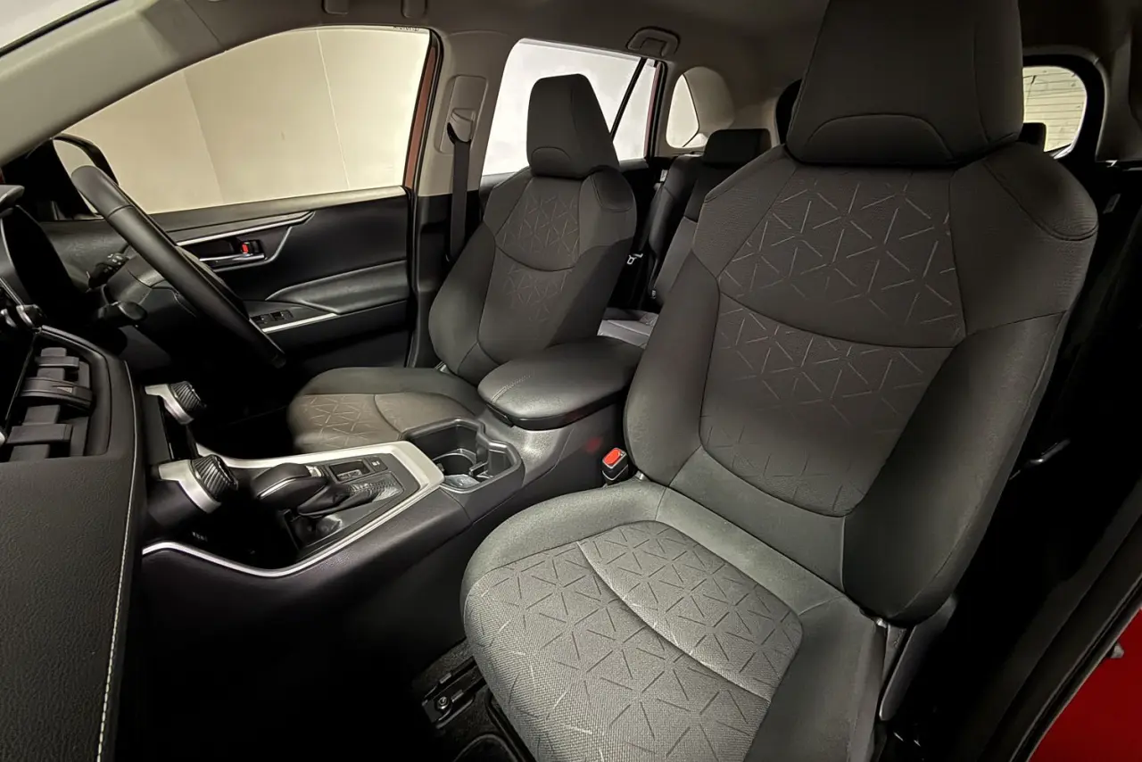 2025 Toyota RAV4 Gallery Image 13
