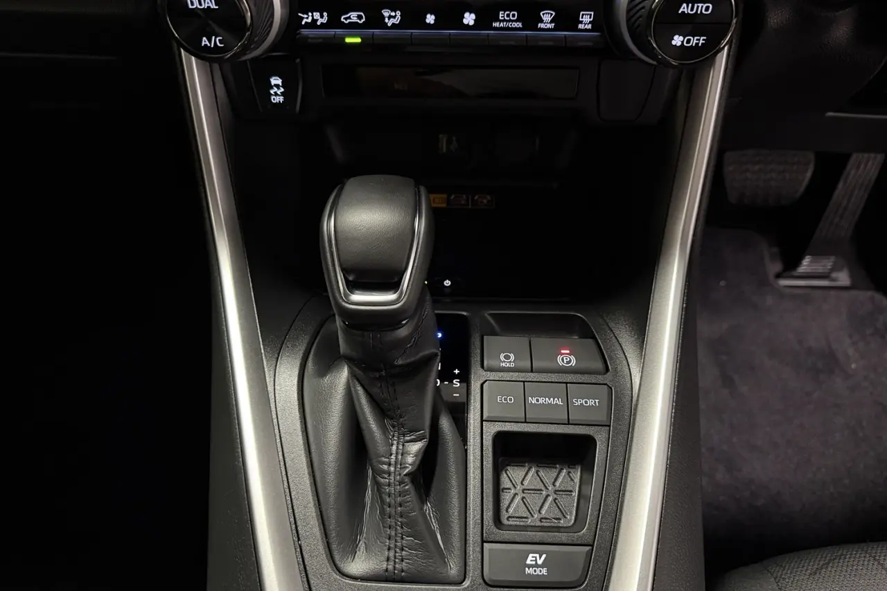 2025 Toyota RAV4 Gallery Image 16