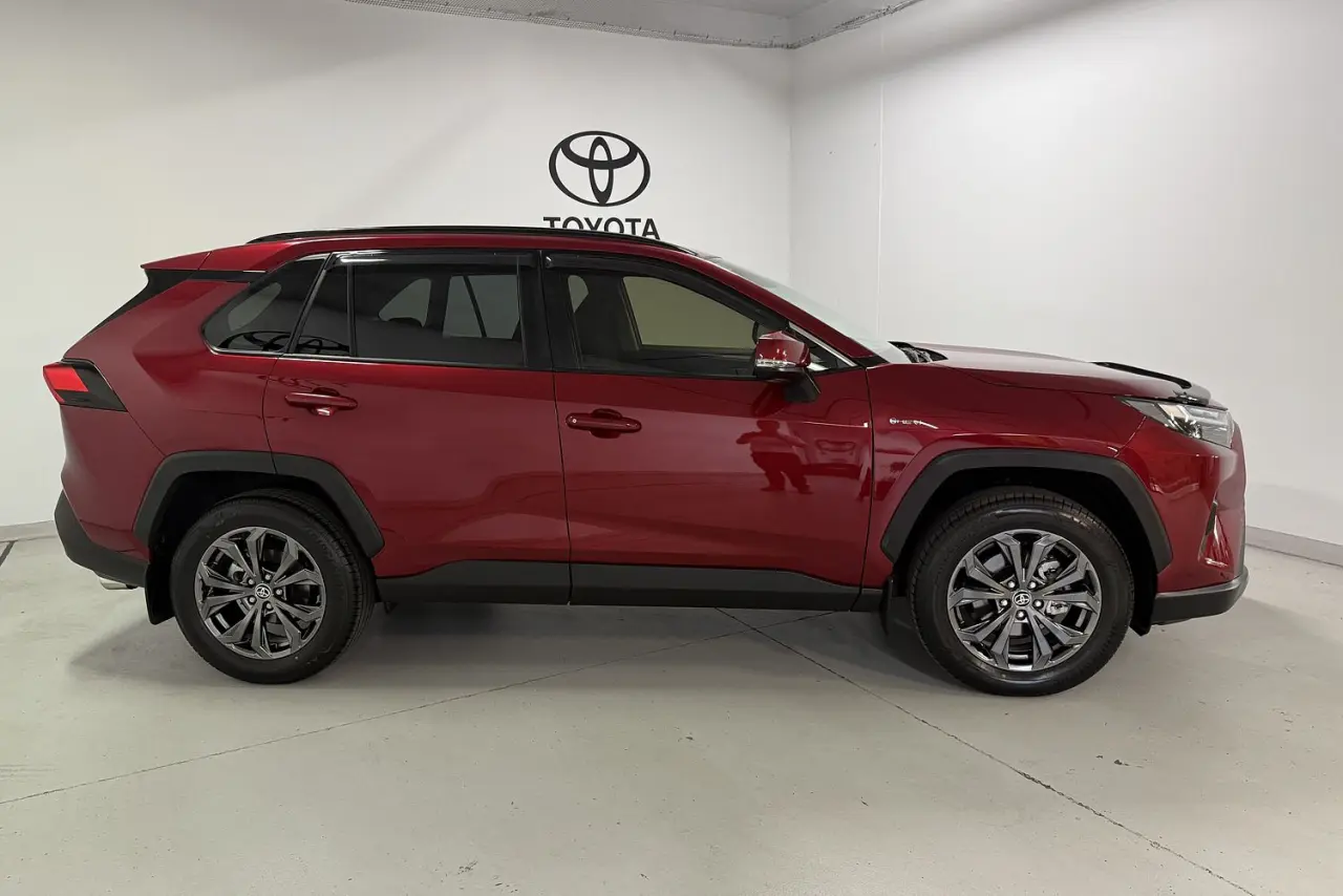 2025 Toyota RAV4 Gallery Image 3