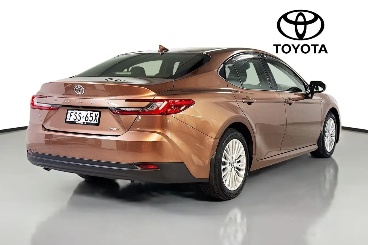 2025 Toyota Camry Gallery Image 10