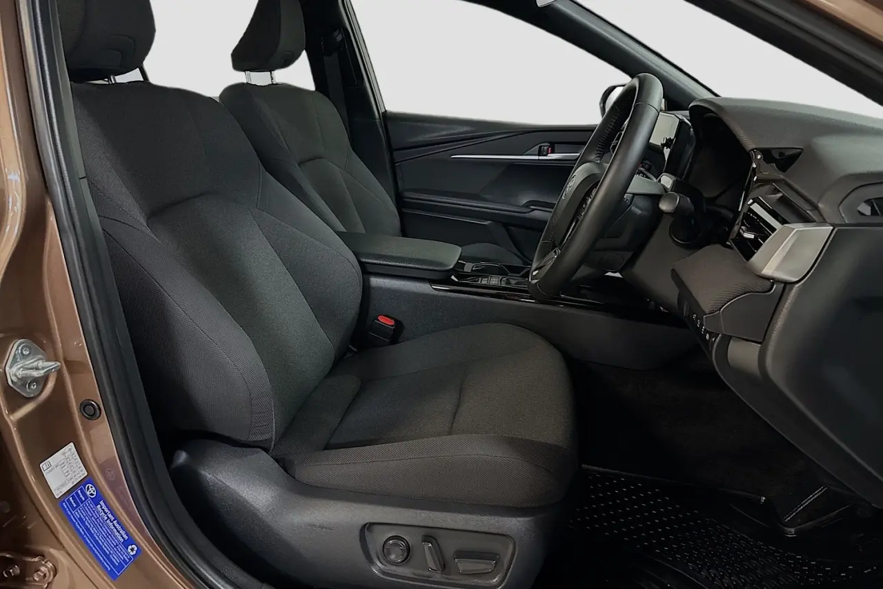 2025 Toyota Camry Gallery Image 13