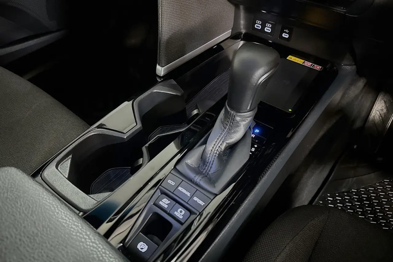 2025 Toyota Camry Gallery Image 18