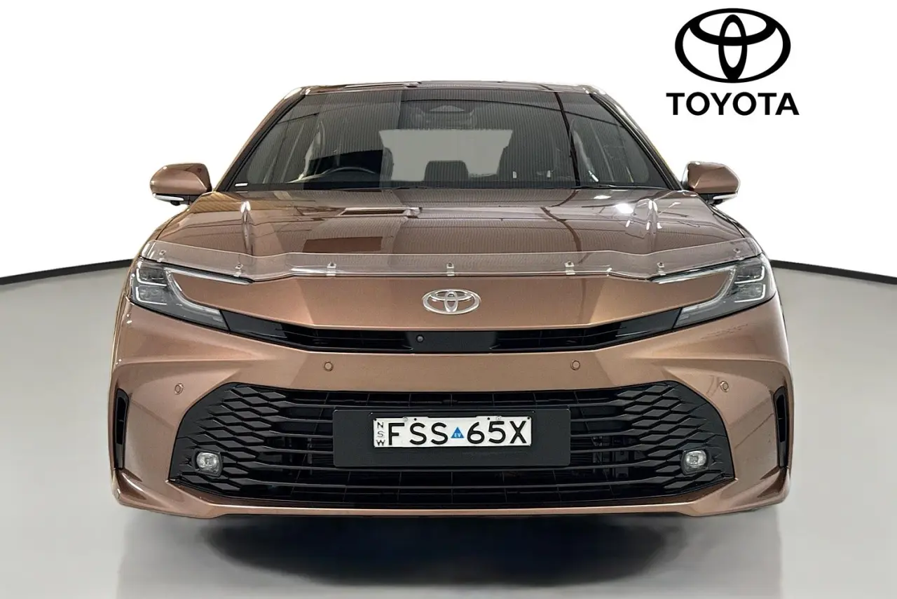 2025 Toyota Camry Gallery Image 2