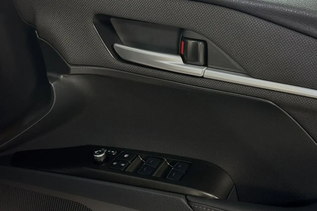 2025 Toyota Camry Gallery Image 24