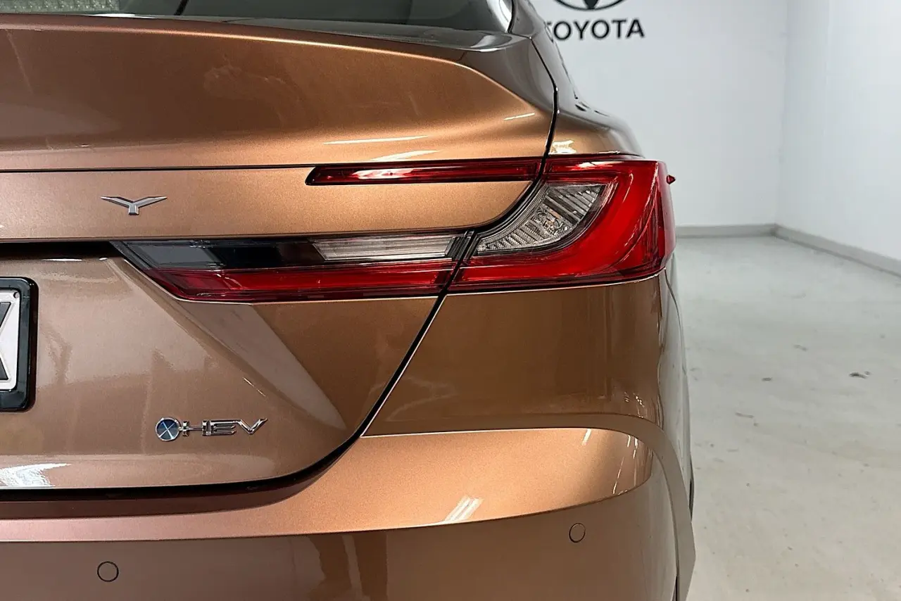 2025 Toyota Camry Gallery Image 9