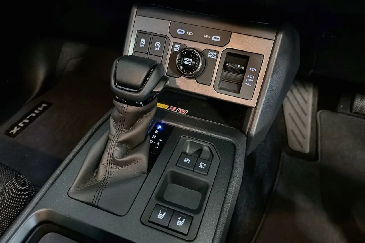 2025 Toyota Hilux Gallery Image 18