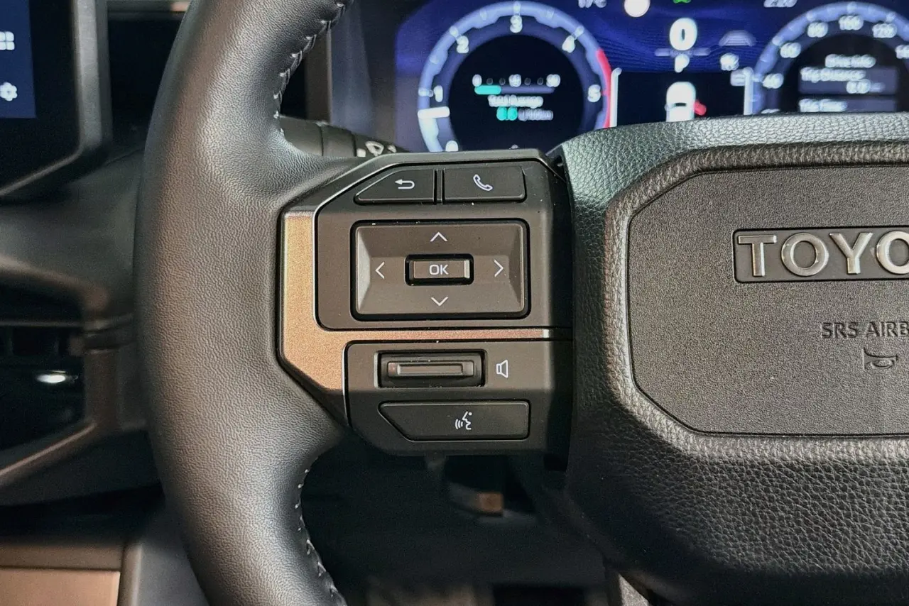 2025 Toyota Hilux Gallery Image 19