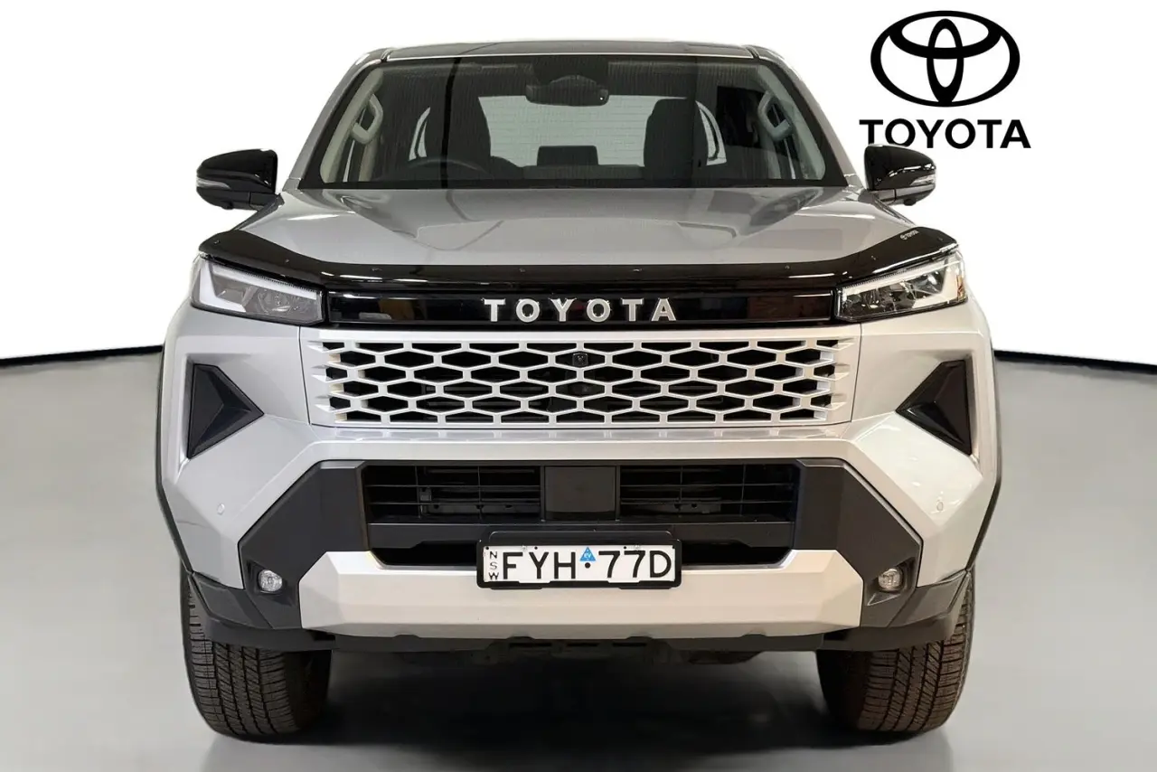 2025 Toyota Hilux Gallery Image 2