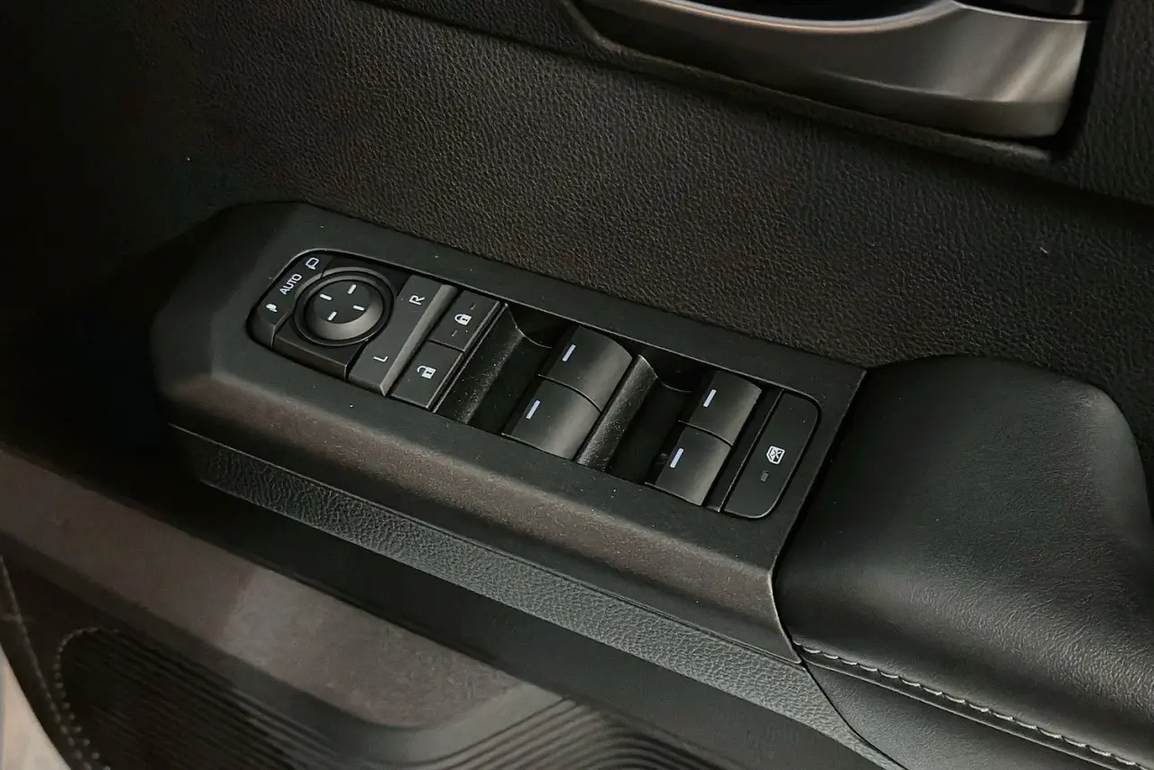 2025 Toyota Hilux Gallery Image 24
