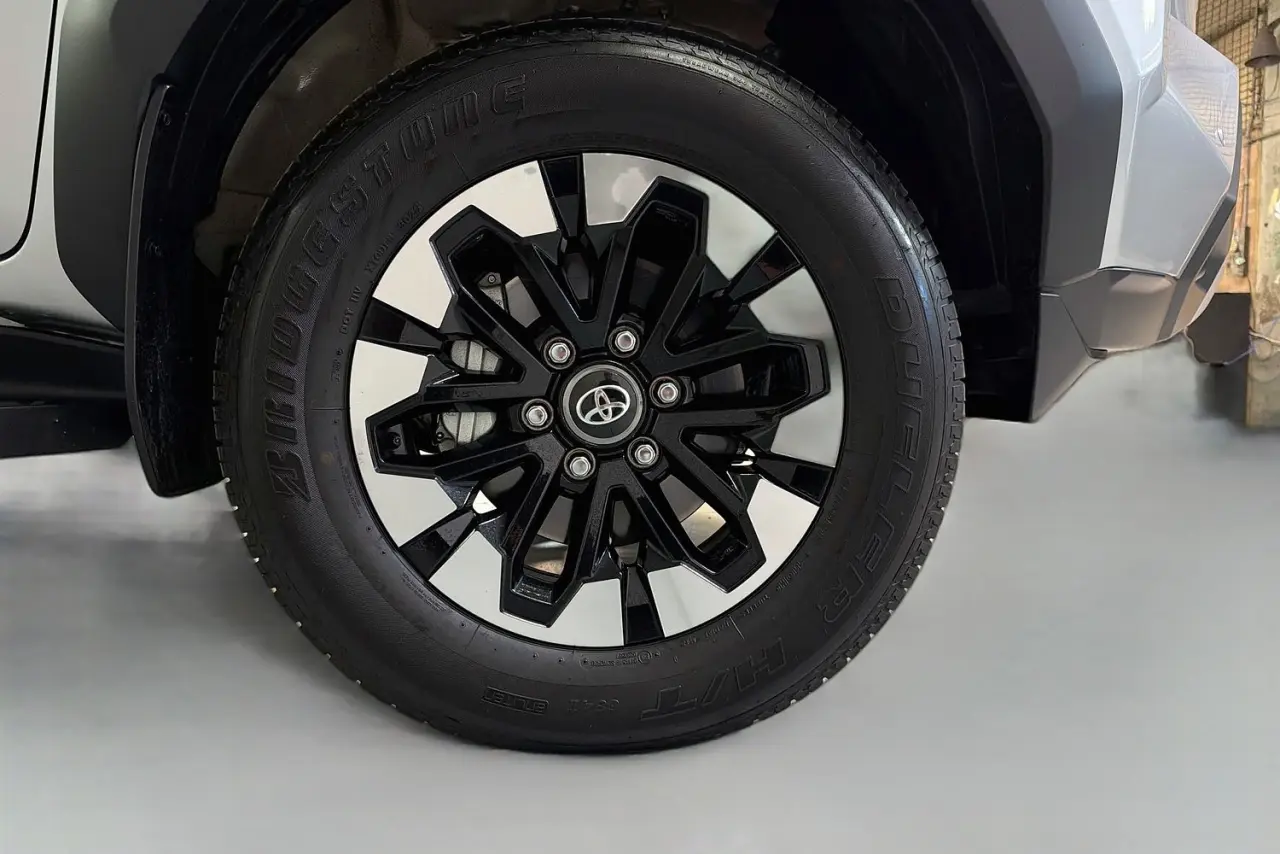 2025 Toyota Hilux Gallery Image 28