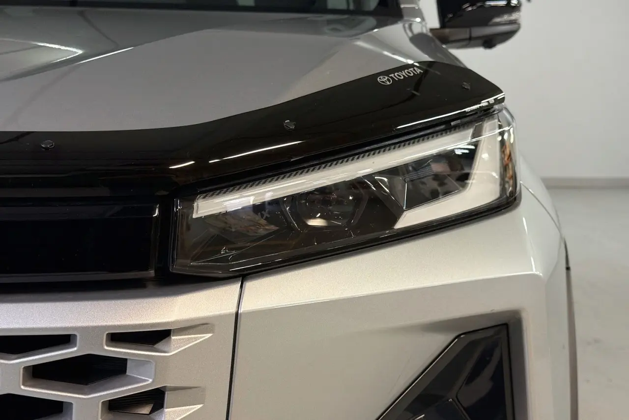 2025 Toyota Hilux Gallery Image 3