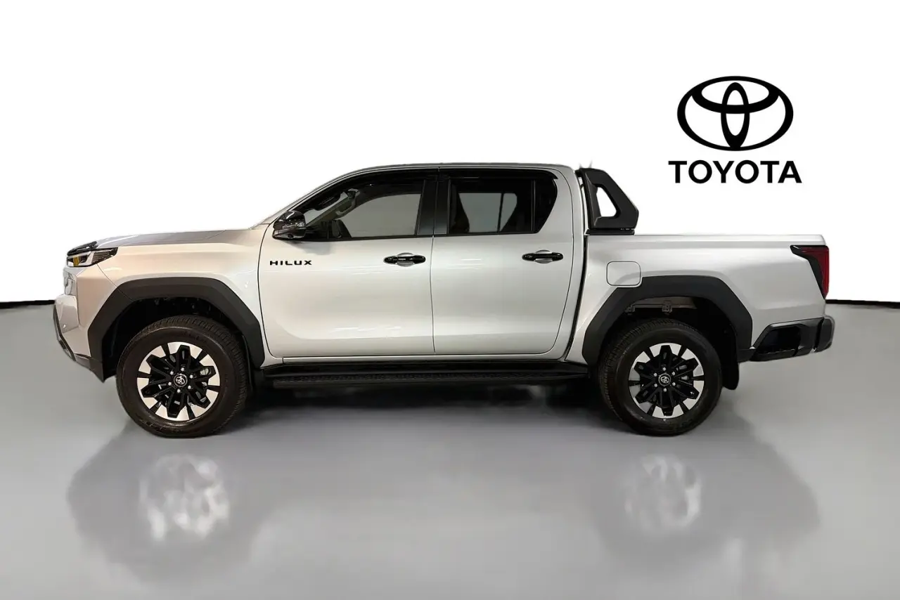 2025 Toyota Hilux Gallery Image 5