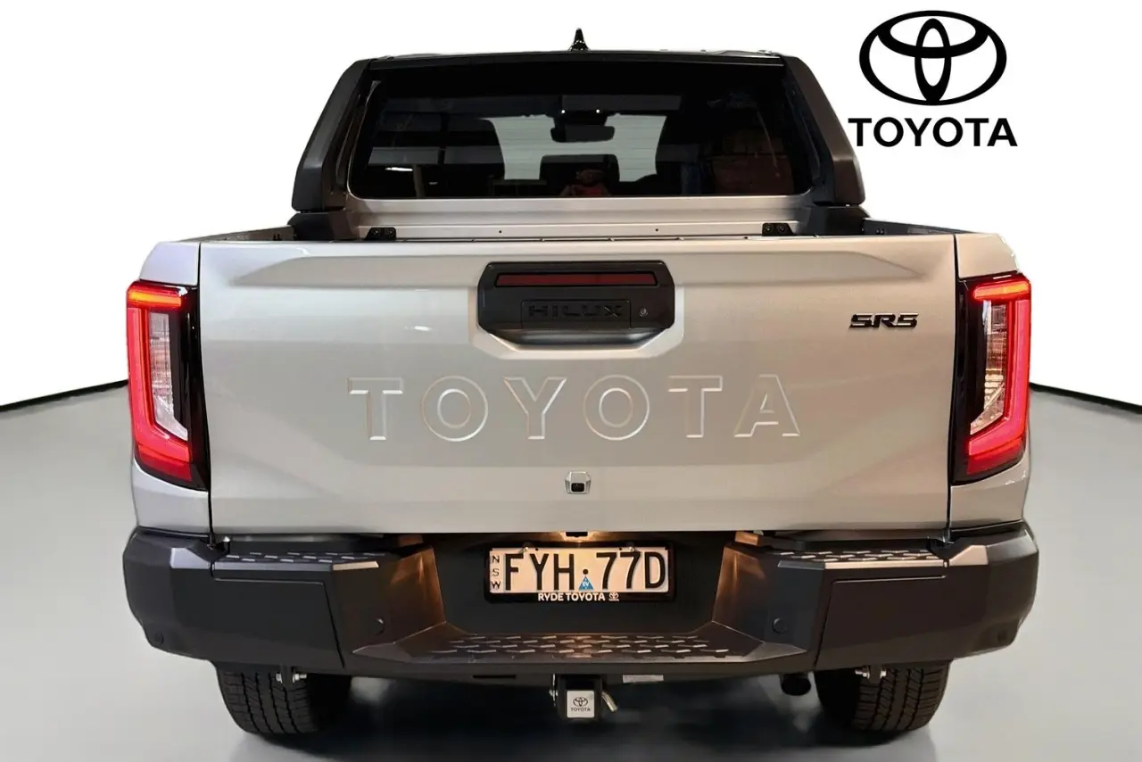 2025 Toyota Hilux Gallery Image 7