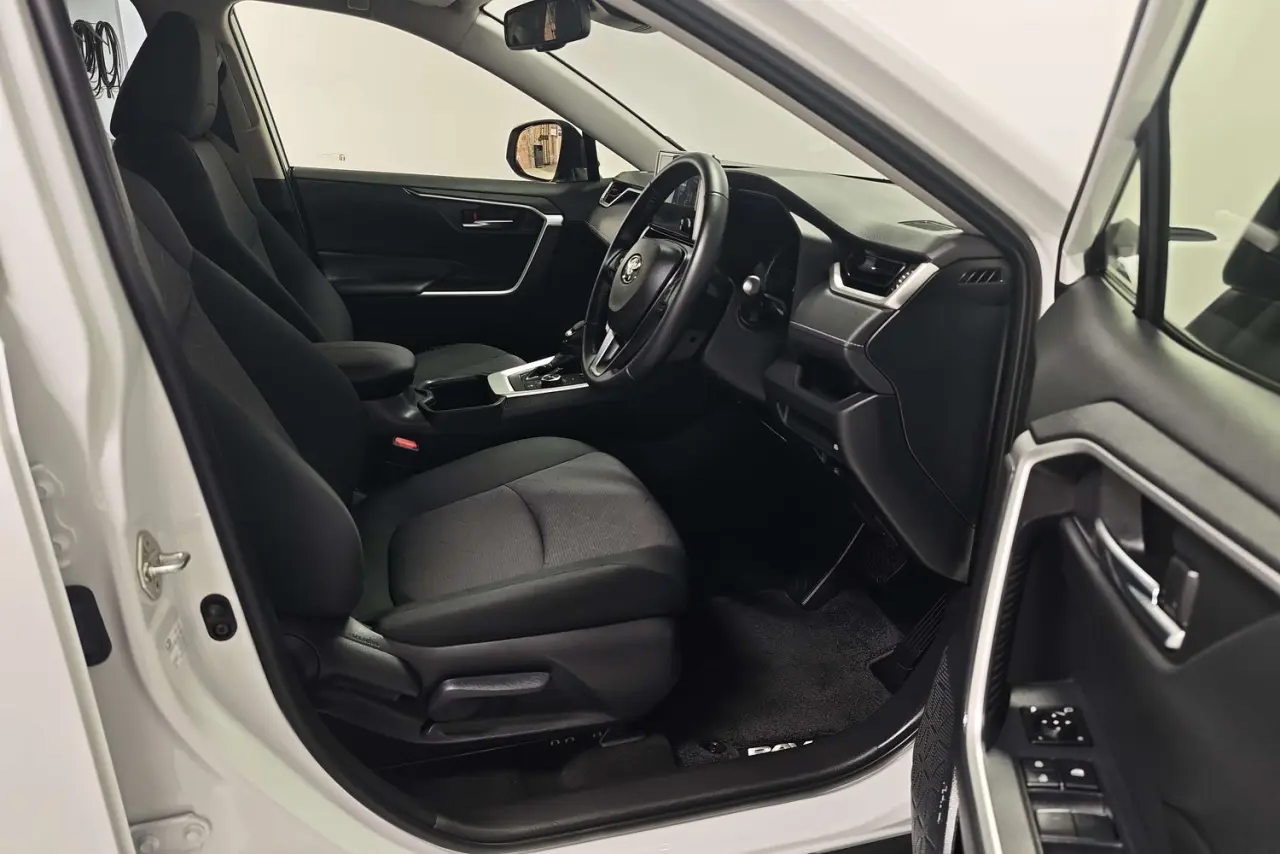 2025 Toyota RAV4 Gallery Image 10