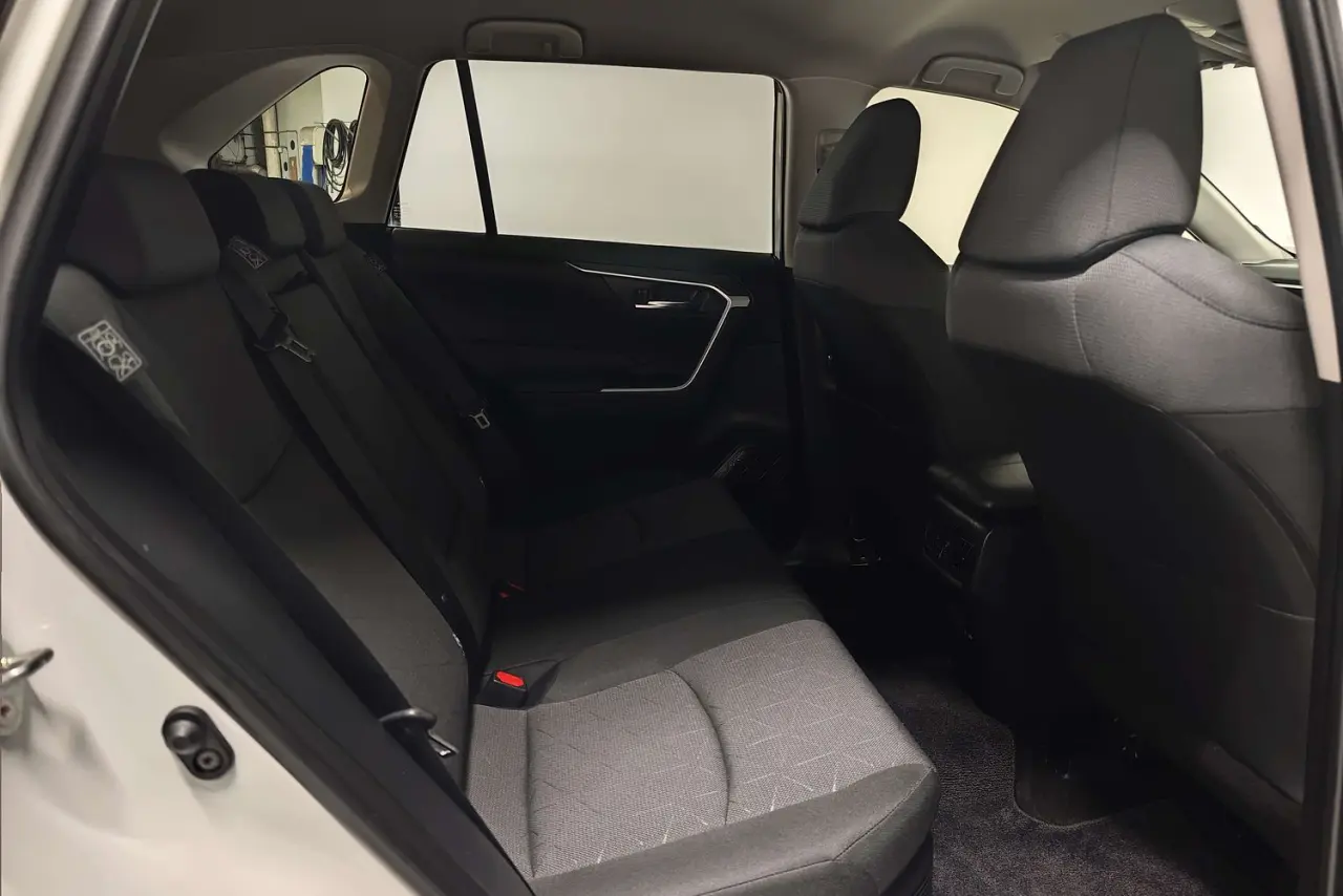 2025 Toyota RAV4 Gallery Image 11