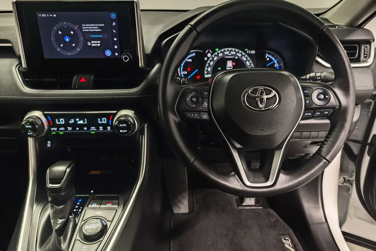 2025 Toyota RAV4 Gallery Image 16