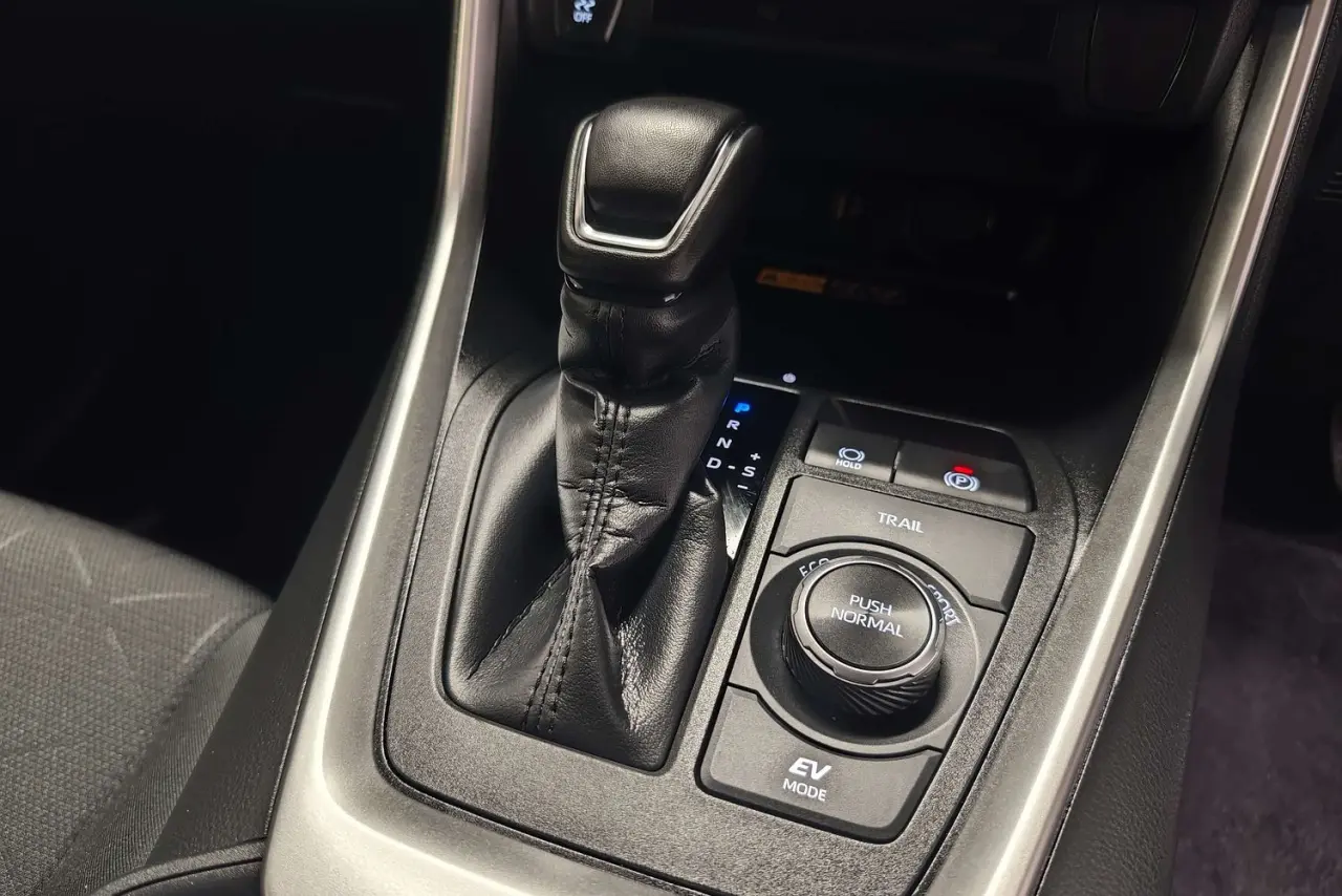 2025 Toyota RAV4 Gallery Image 19