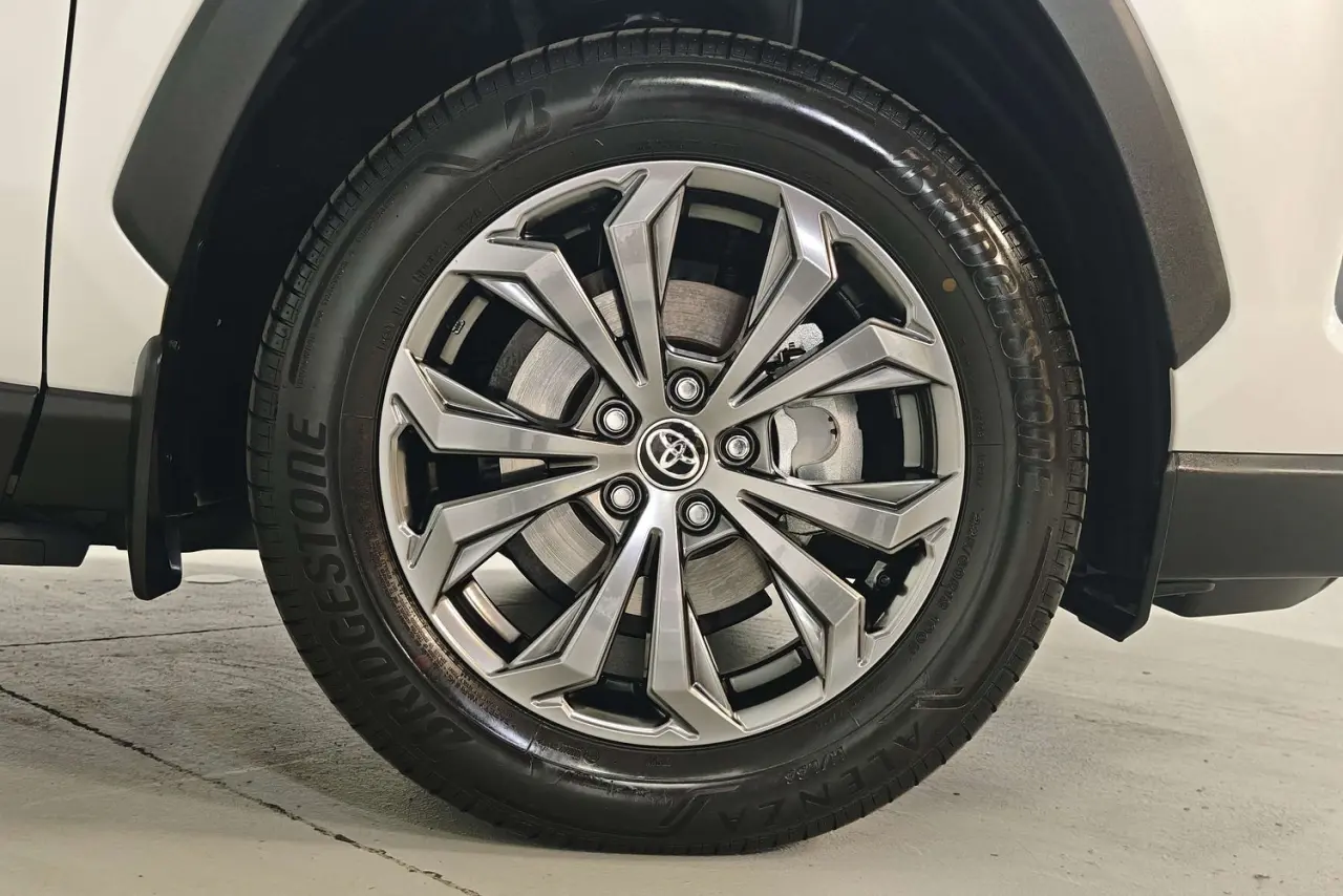 2025 Toyota RAV4 Gallery Image 5