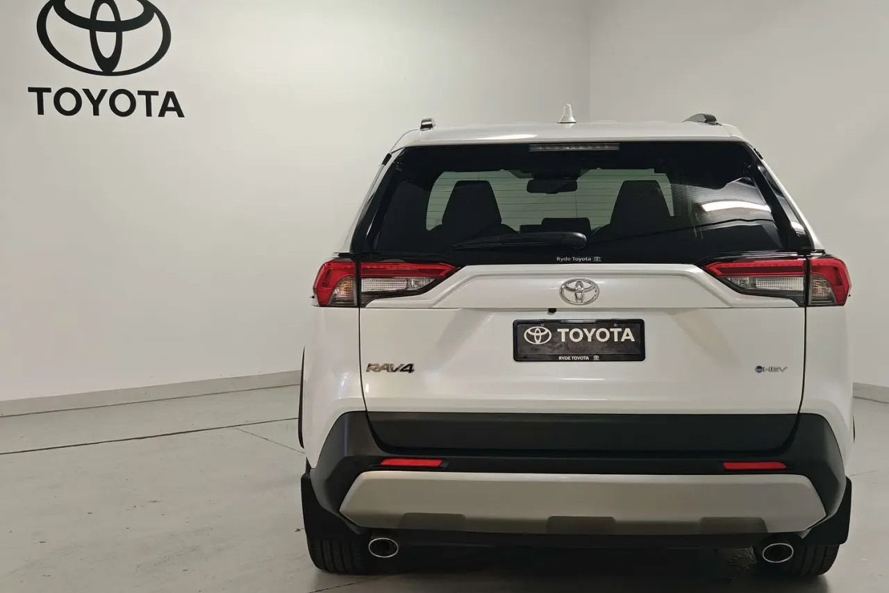 2025 Toyota RAV4 Gallery Image 7
