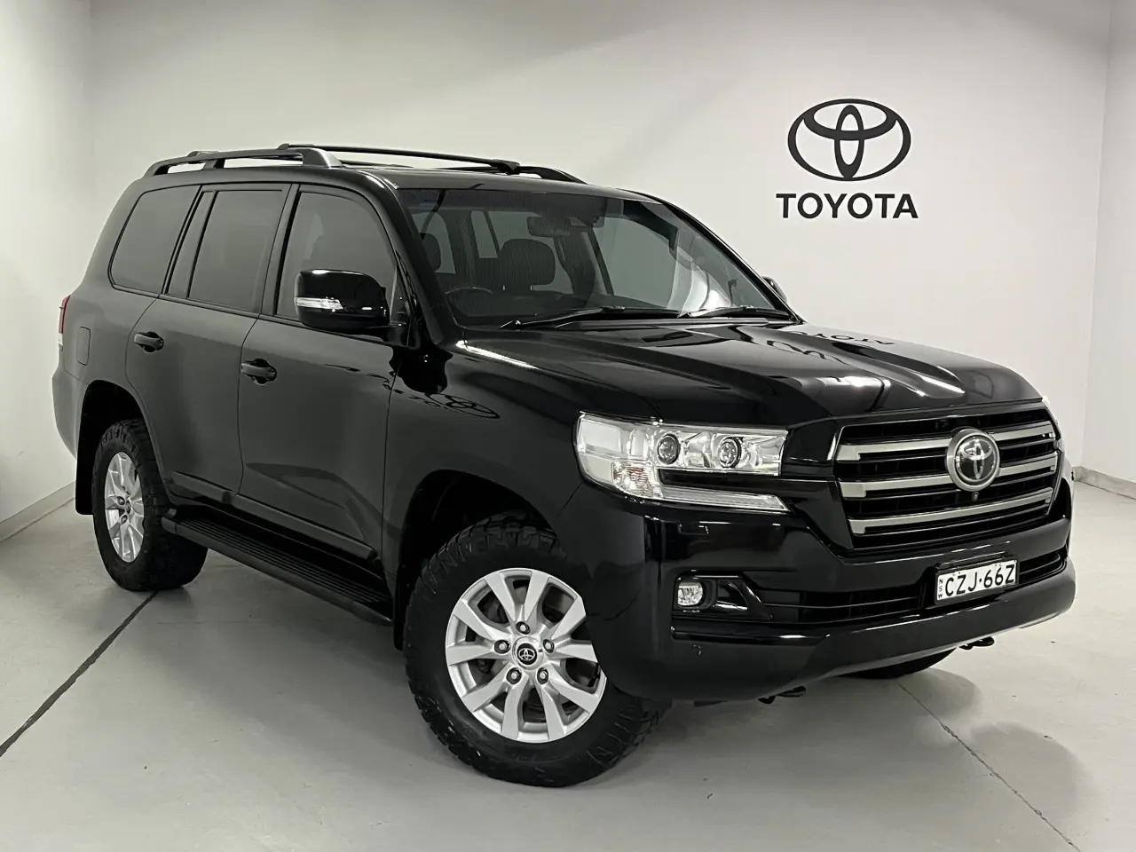 2018 TOYOTA LANDCRUISER Image 1