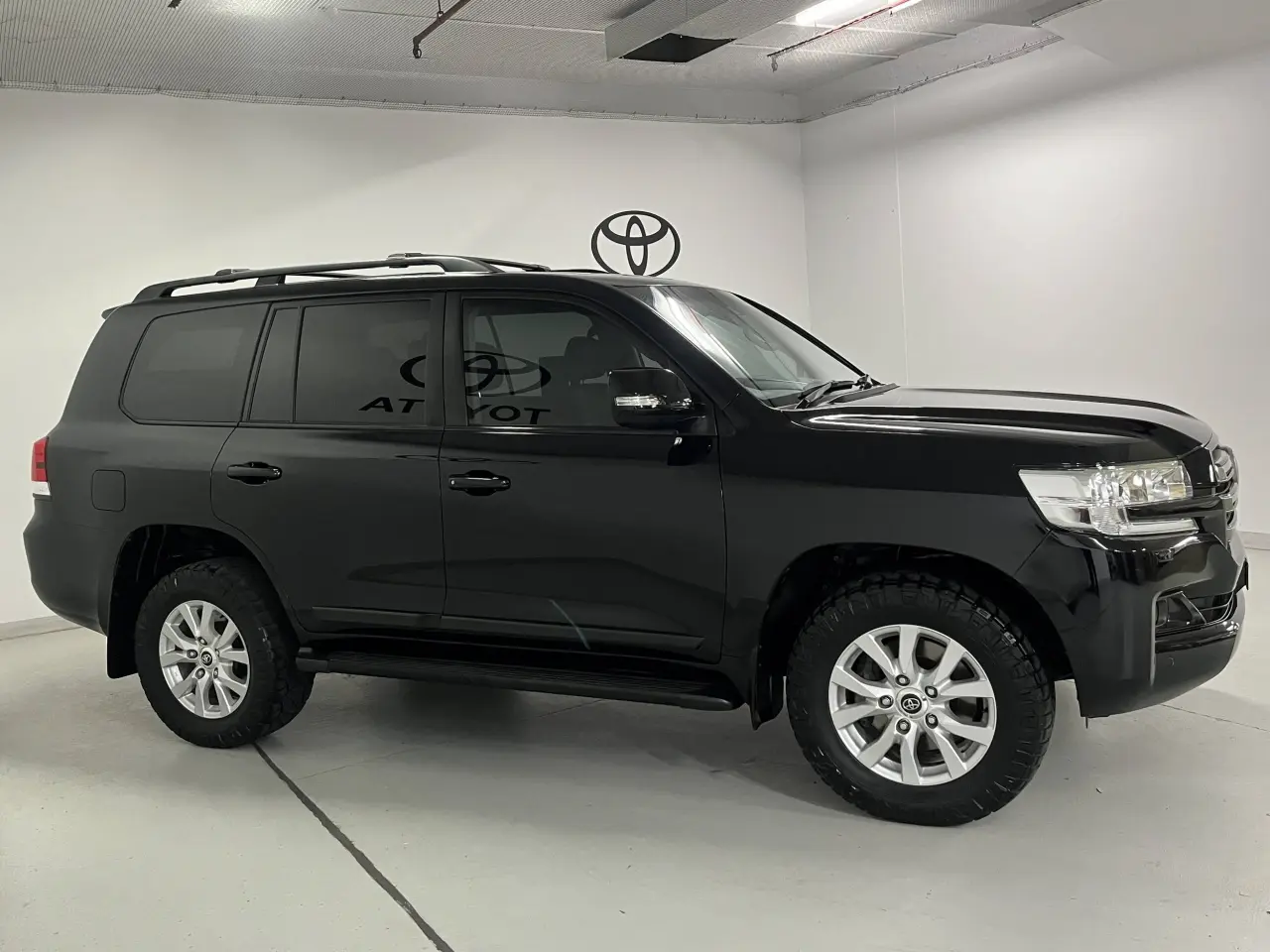 2018 TOYOTA LANDCRUISER Image 4