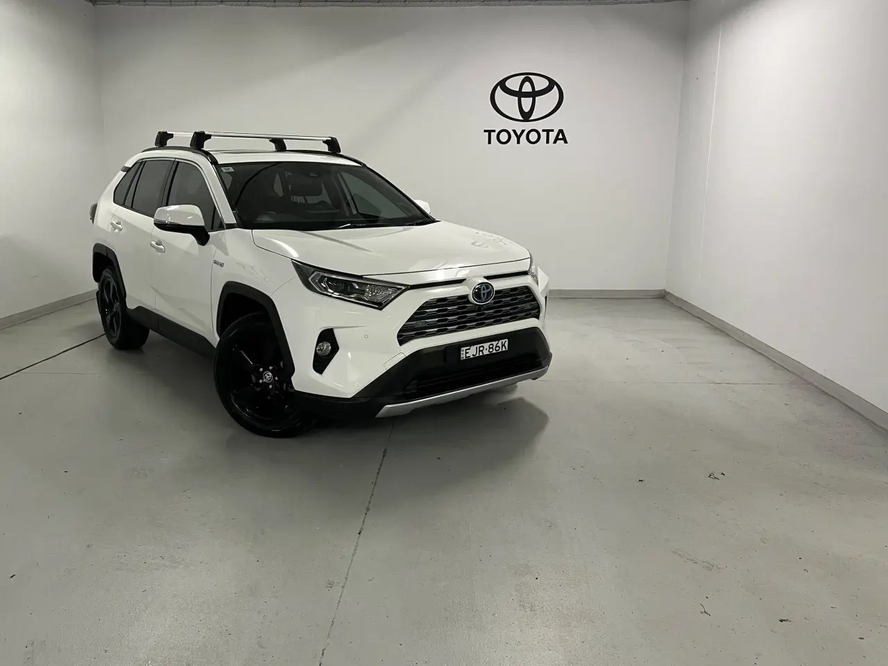 2020 TOYOTA RAV4 HYBRID Image 1