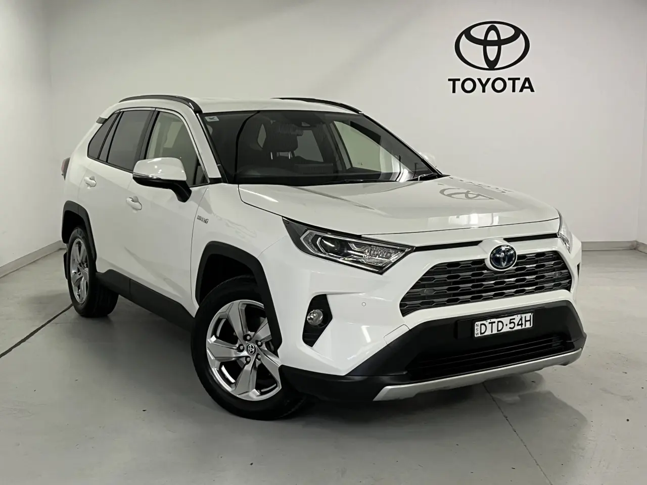 2020 TOYOTA RAV4 HYBRID Image 1