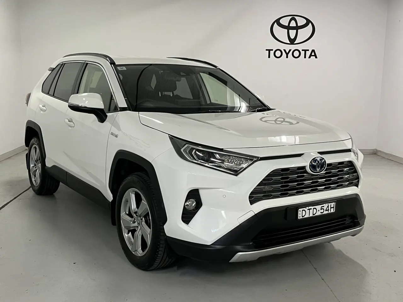 2020 TOYOTA RAV4 HYBRID Image 2