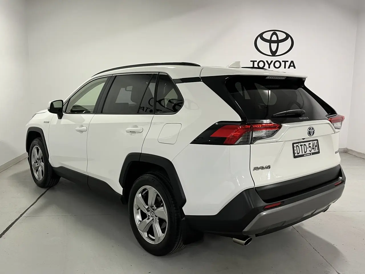 2020 TOYOTA RAV4 HYBRID Image 7