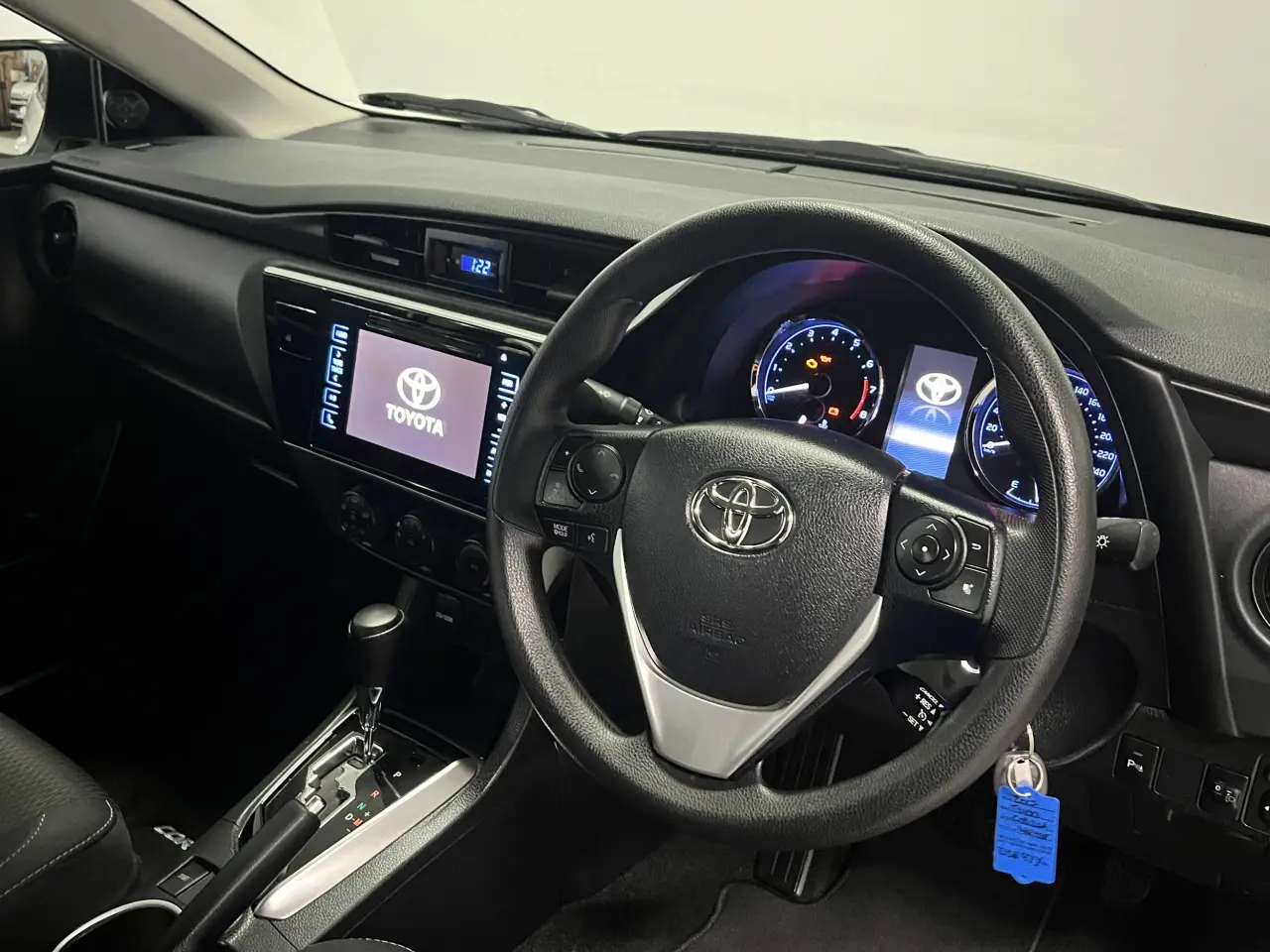 2017 TOYOTA COROLLA Image 12