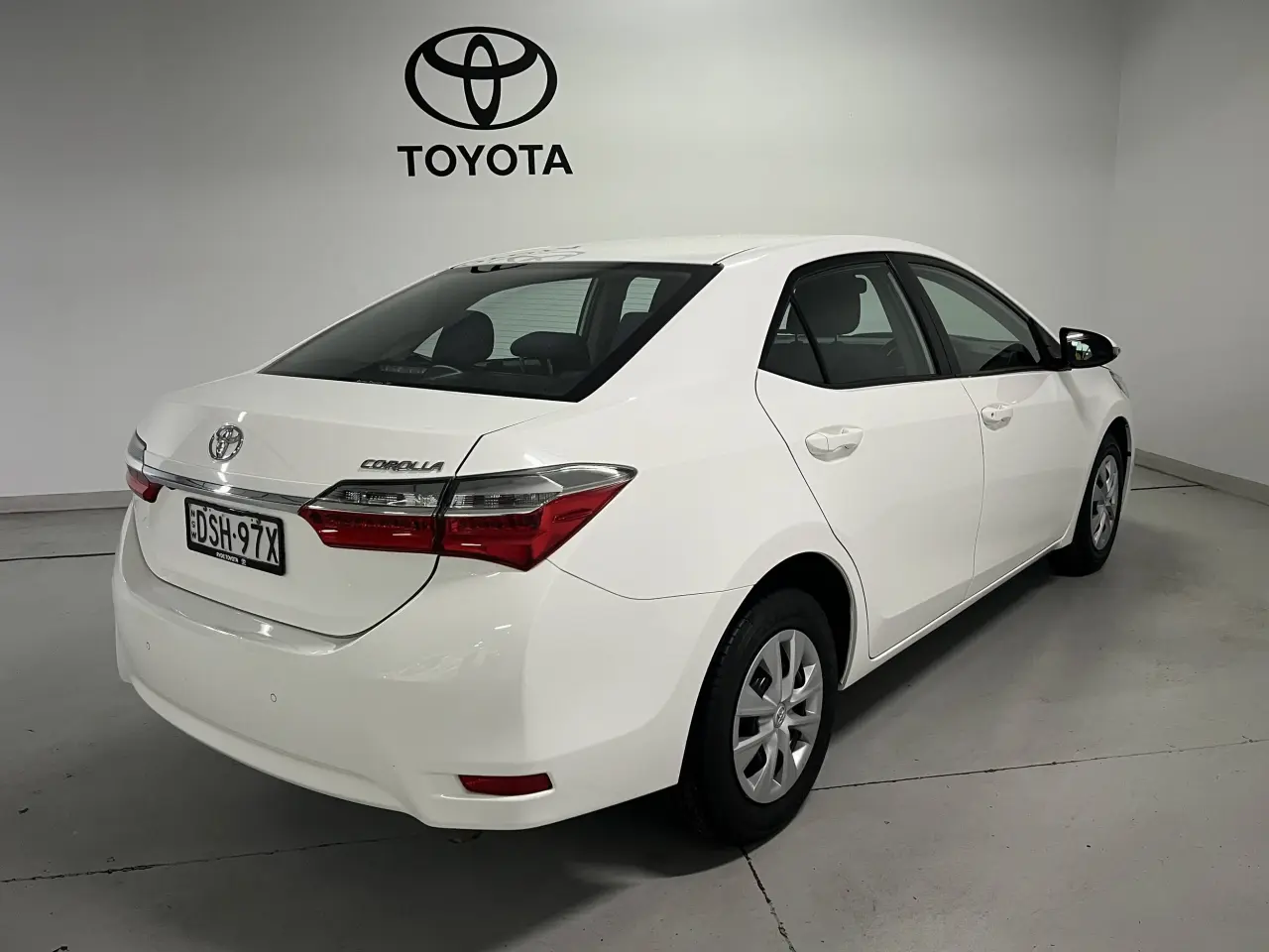 2017 TOYOTA COROLLA Image 5