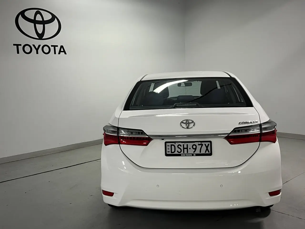 2017 TOYOTA COROLLA Image 6