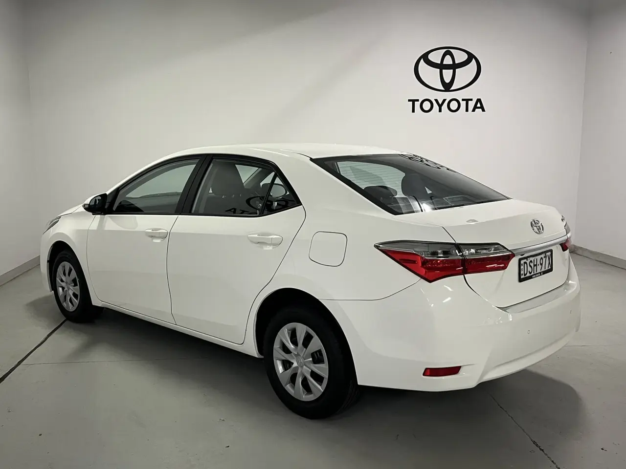 2017 TOYOTA COROLLA Image 7