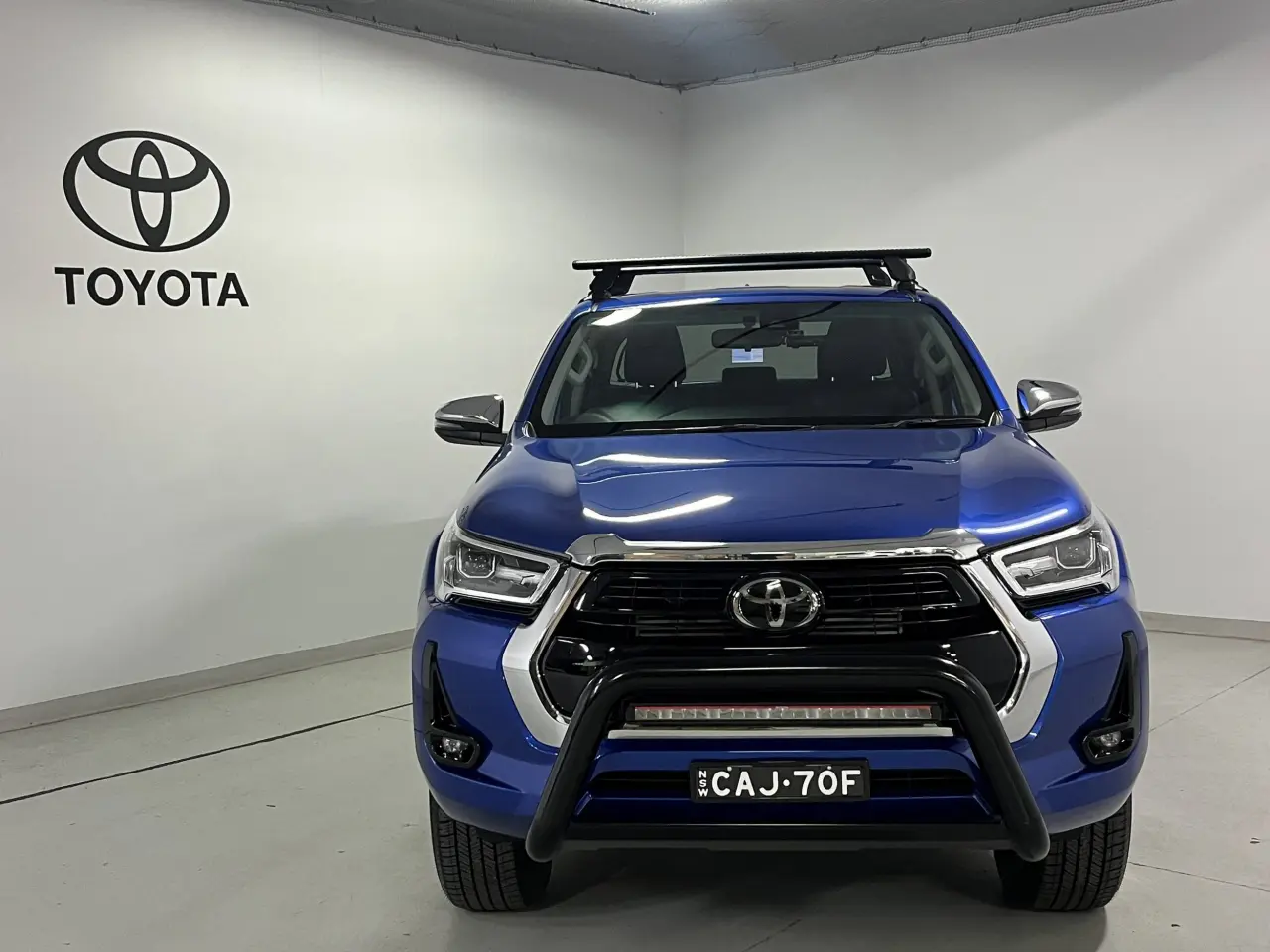 2022 TOYOTA HILUX Image 3