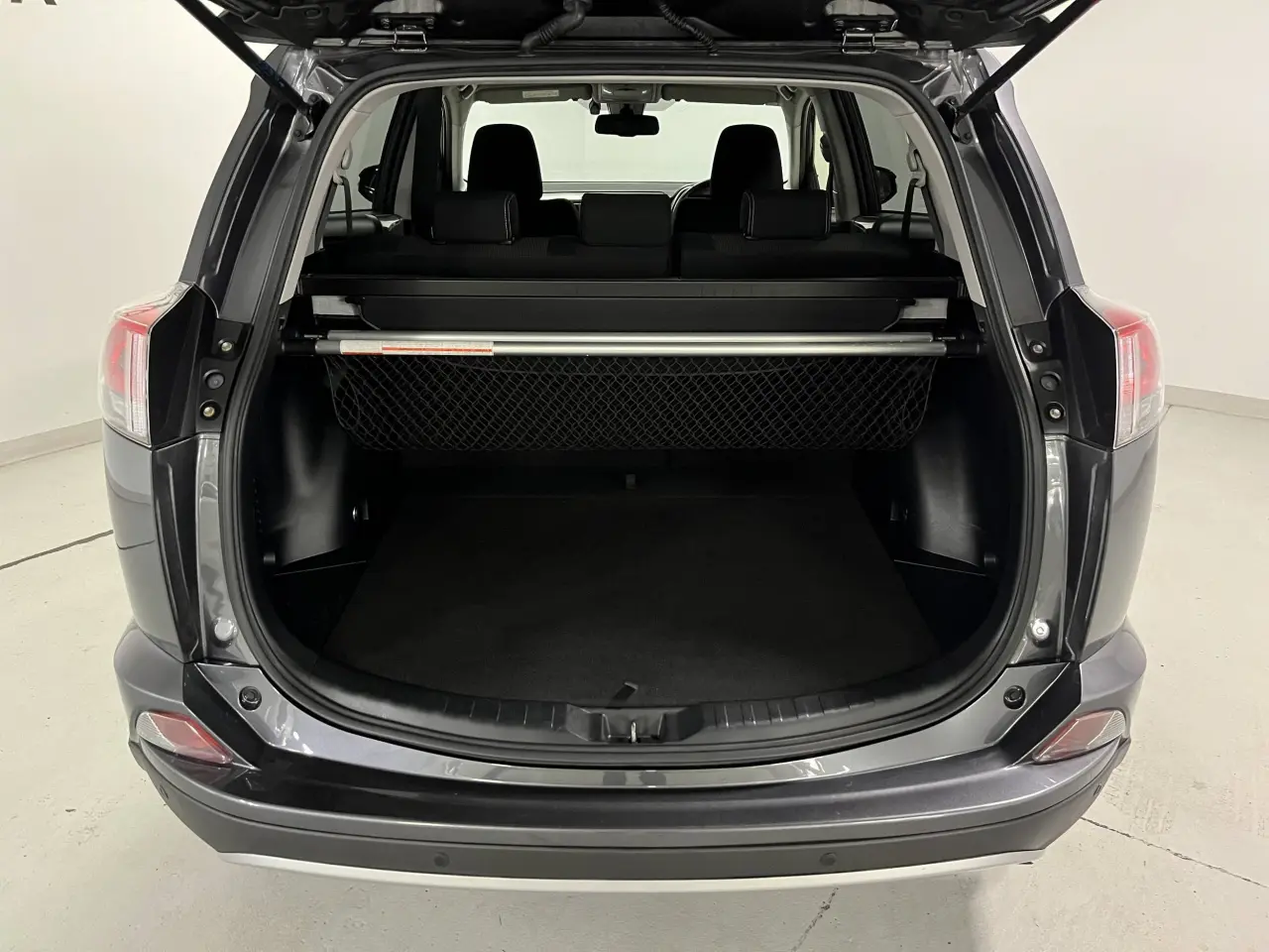 2018 TOYOTA RAV4 Image 18