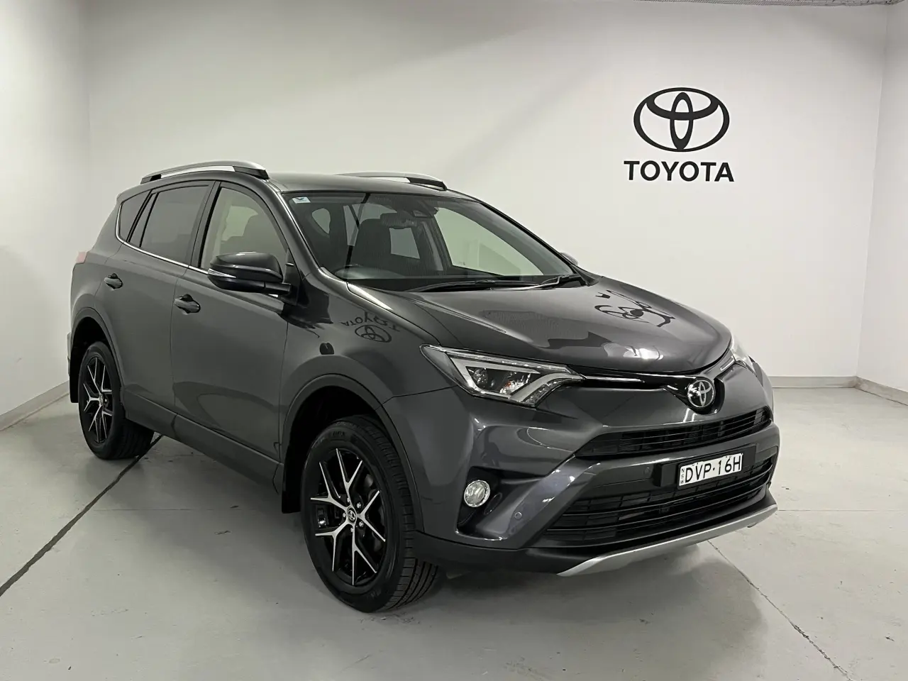 2018 TOYOTA RAV4 Image 2