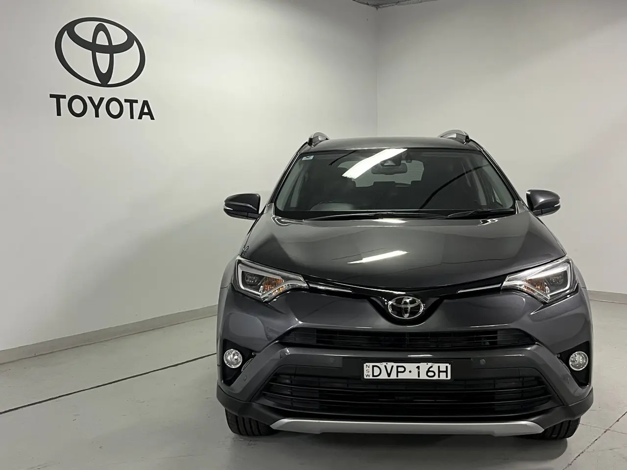 2018 TOYOTA RAV4 Image 3