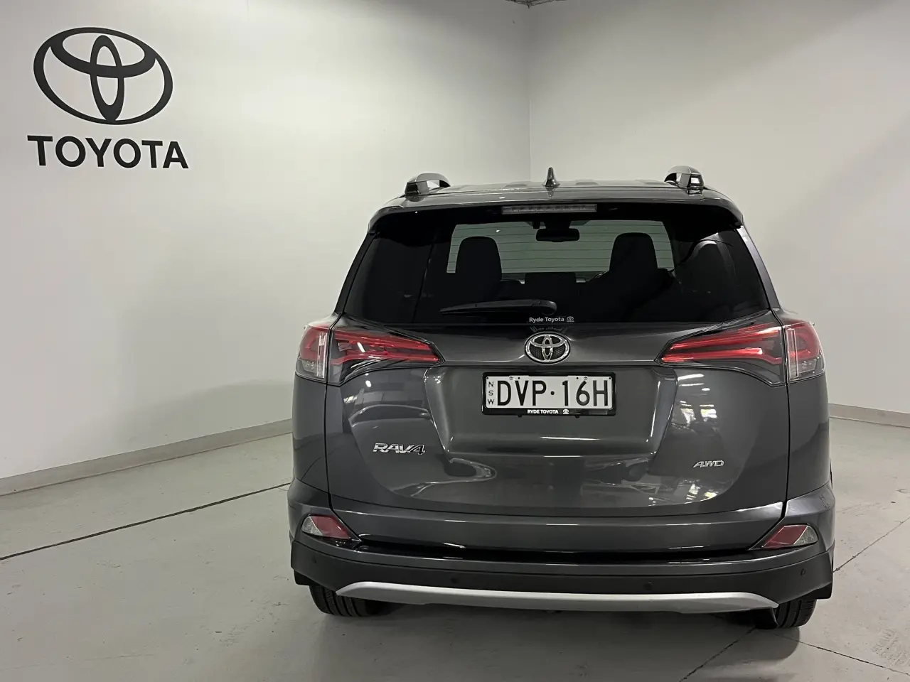 2018 TOYOTA RAV4 Image 6