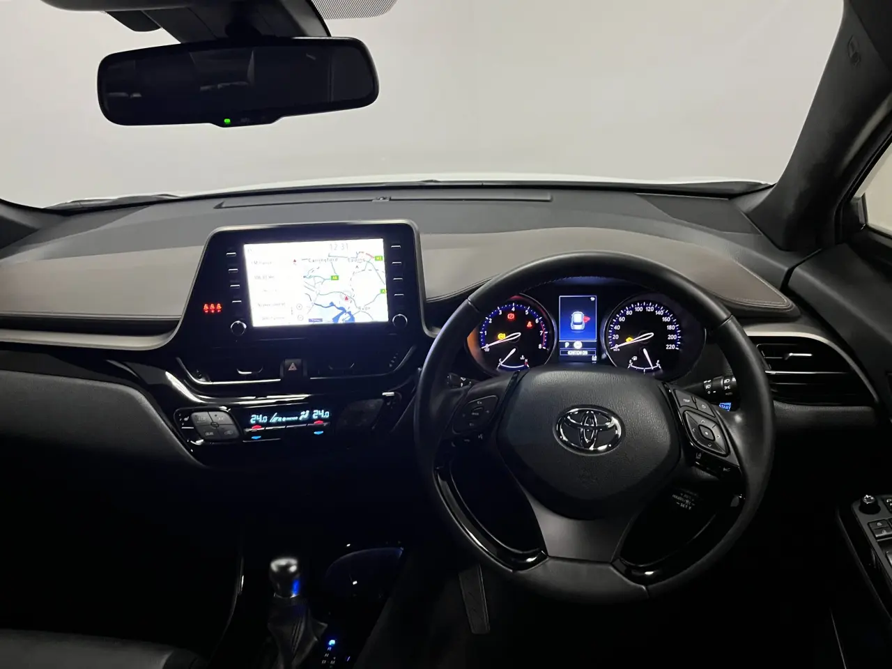 2022 TOYOTA C-HR Image 14