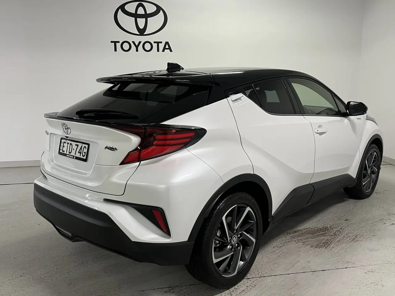 2022 TOYOTA C-HR Image 5