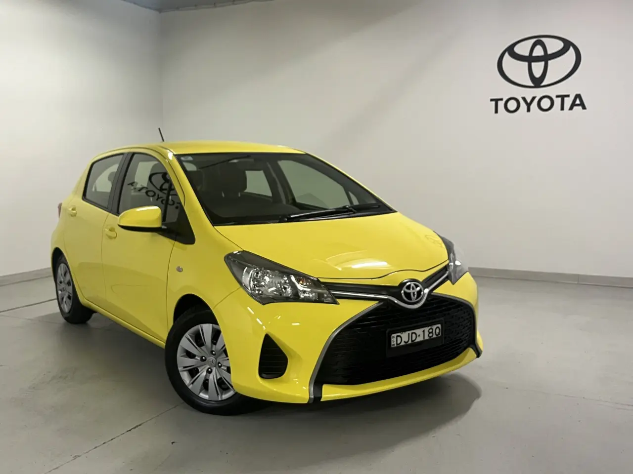 2016 TOYOTA YARIS Image 1