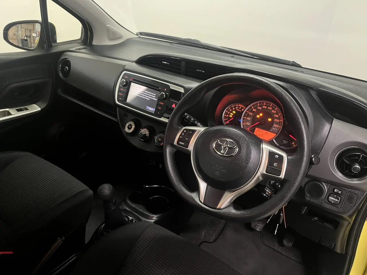 2016 TOYOTA YARIS Image 14