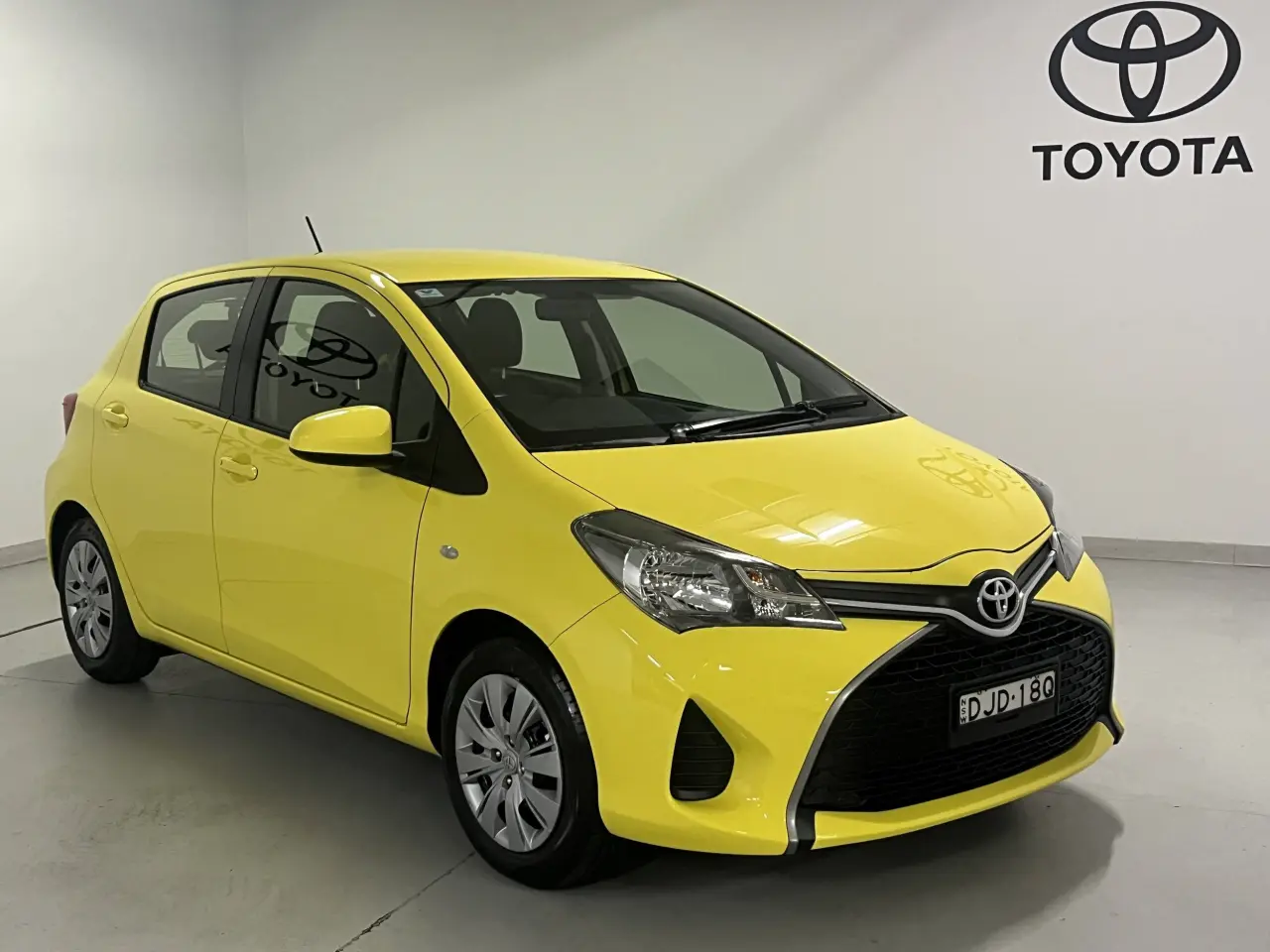 2016 TOYOTA YARIS Image 2