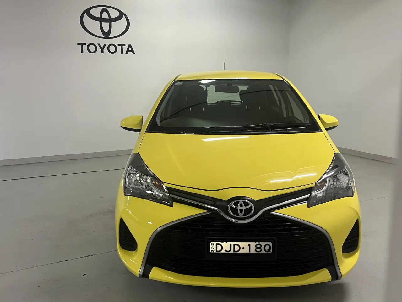 2016 TOYOTA YARIS Image 3