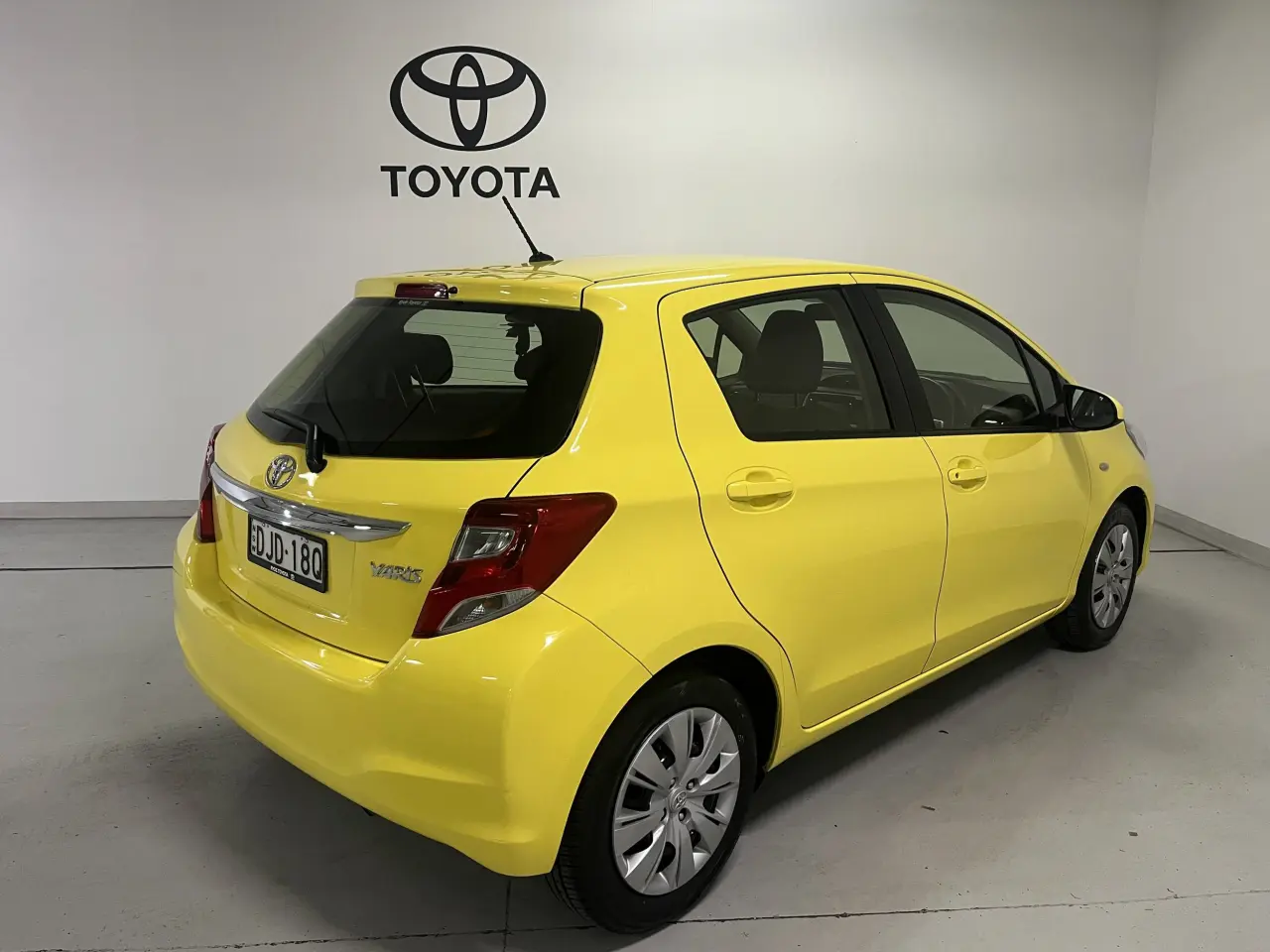 2016 TOYOTA YARIS Image 5