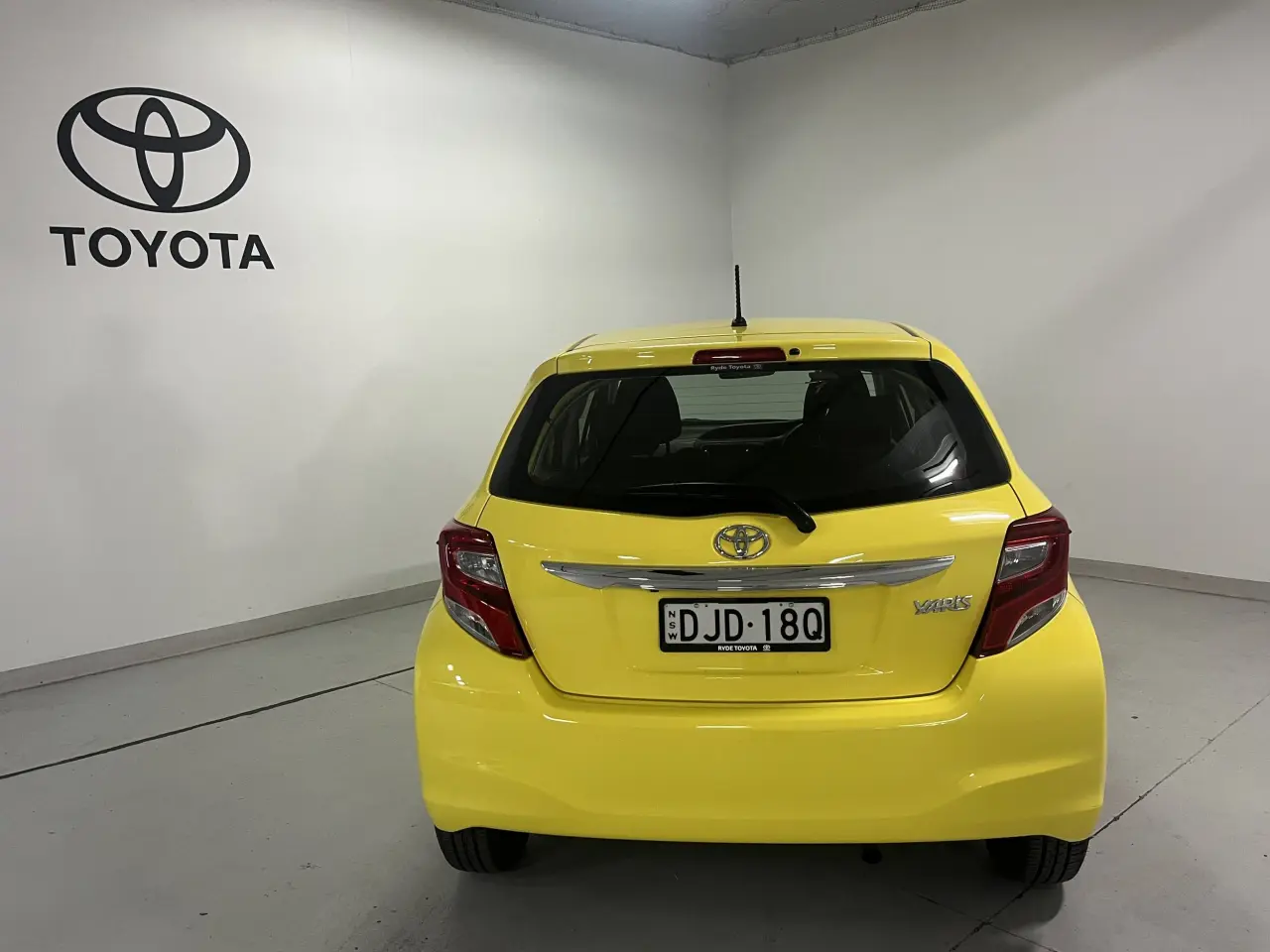 2016 TOYOTA YARIS Image 6