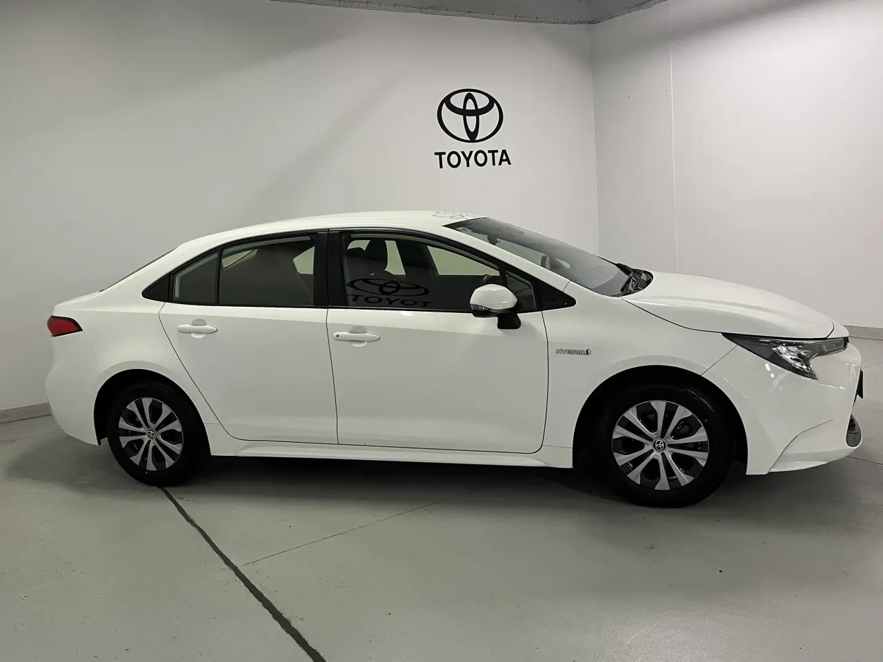 2020 TOYOTA COROLLA SEDAN HYBRID Image 4