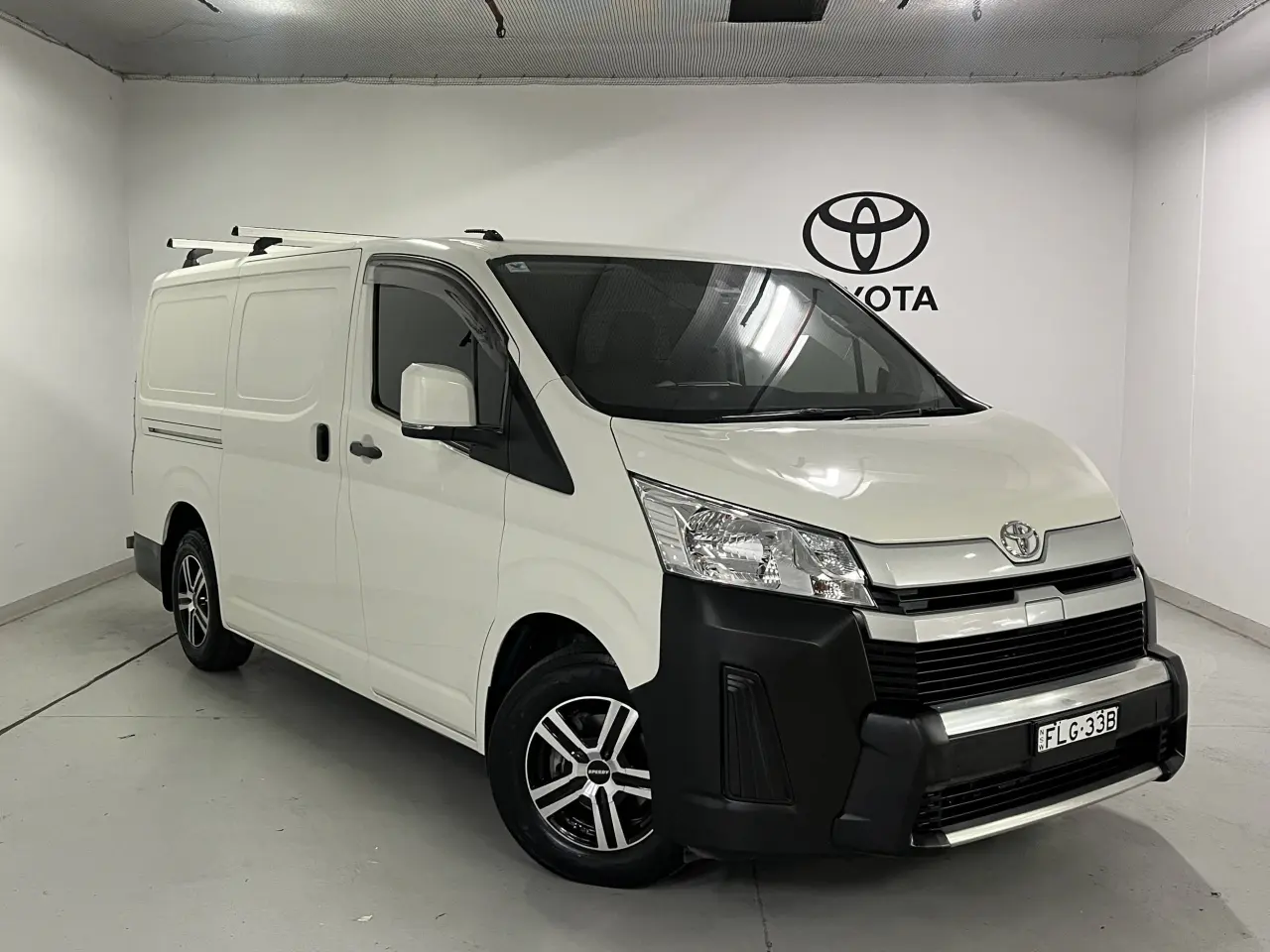 2019 TOYOTA HIACE Image 1